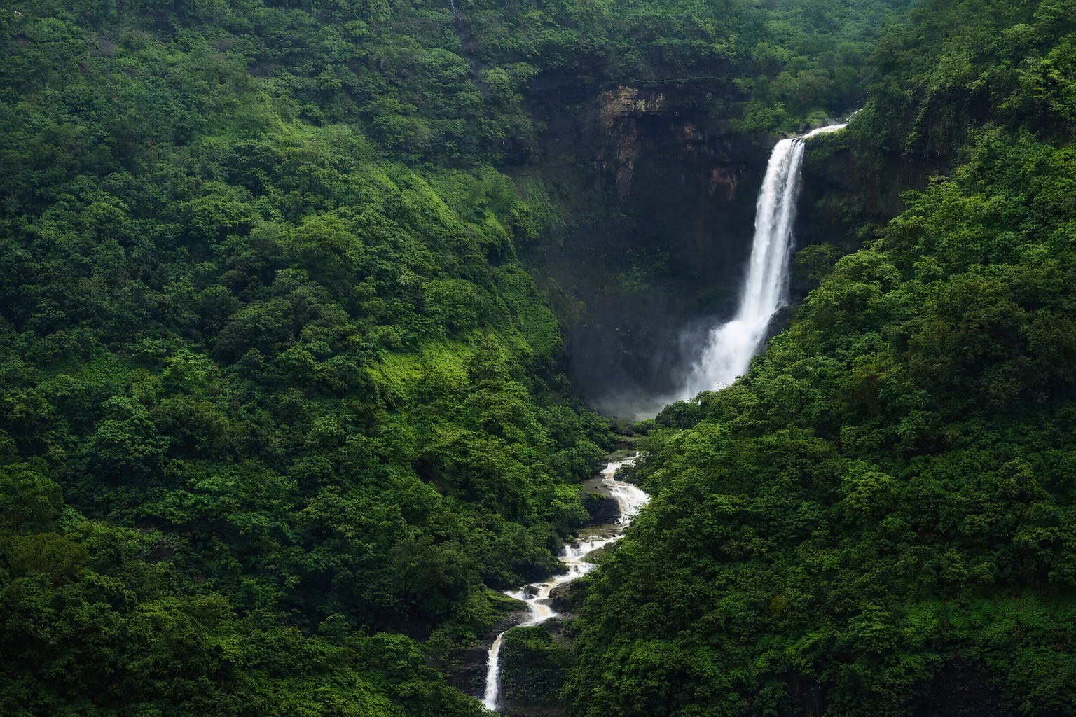 Kune Waterfalls – three-tier cascade