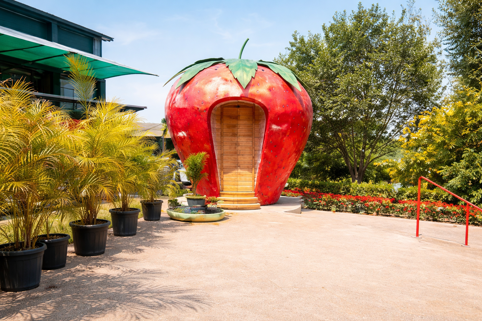 Mapro Garden strawberry farm